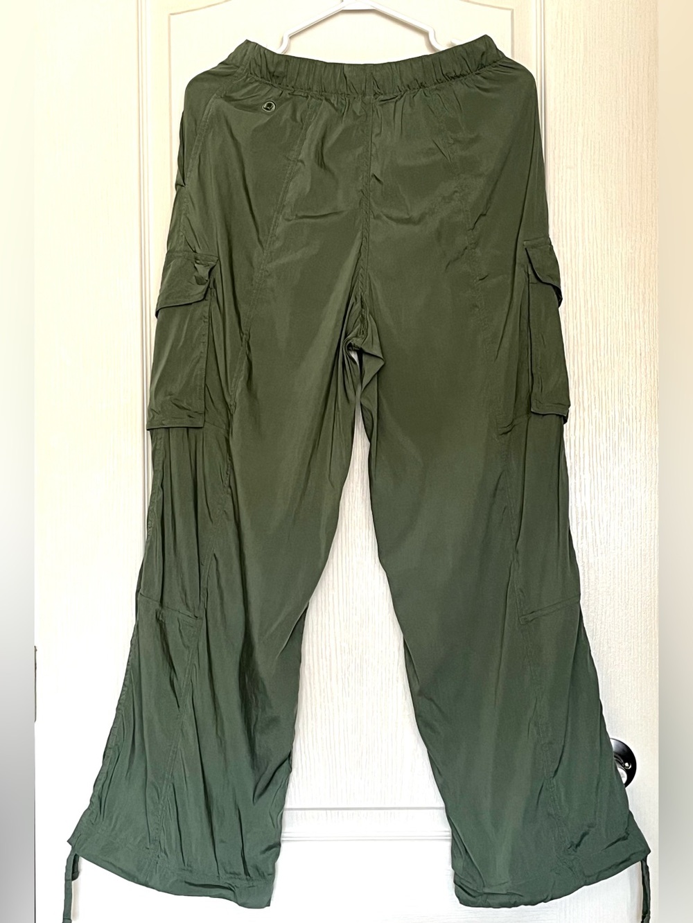 Lululemon Dance Studio Relaxed Cargo Parachute Pants Army Green Size XS